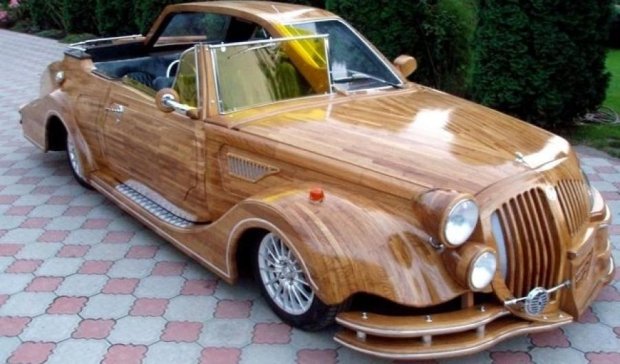 Украинец продает эксклюзивный деревянный автомобиль 