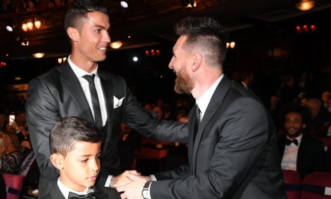 Стало известно, за кого голосовали Роналду и Месси при выборе футболиста года