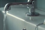 Вода из крана, скриншот: You Tube "Телеканал Киев"