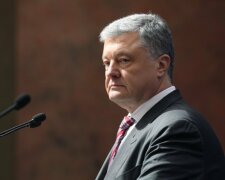 Порошенко встиг відкрити кафе, поки бігав від допитів, - ЗМІ