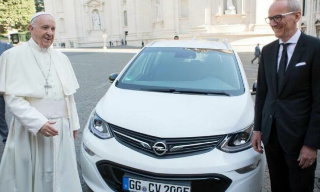 Благословенний спорткар: гордість папи римського пішла з молотка