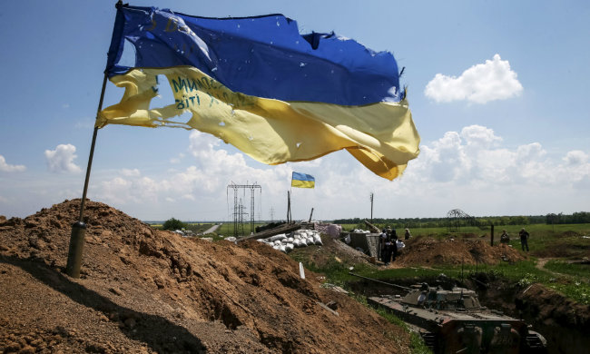 На Донбассе появились сине-желтые флаги, везде слышно "Слава Украине": что происходит