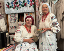 Музей вишиванок у сільській хаті на Волині
