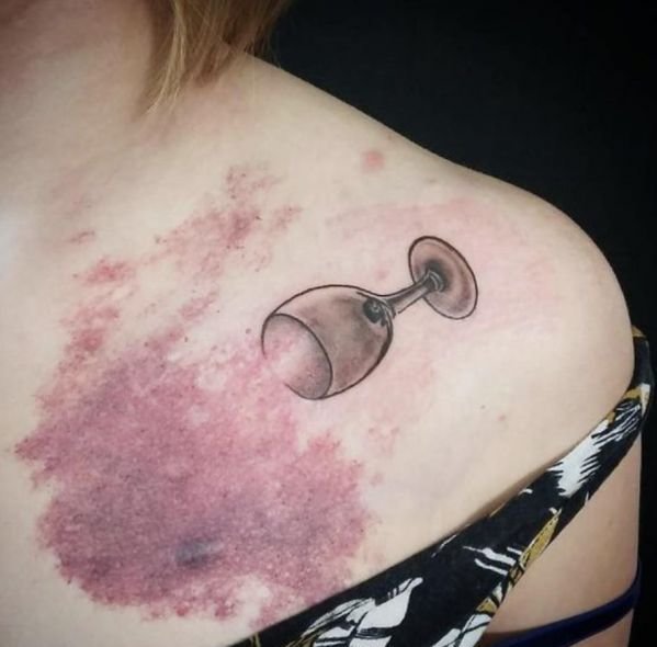 Для чего делают тату на груди?