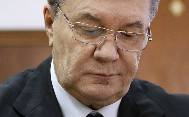 Адвокат Януковича не переривався 27 годин: суддя вирішив проблему
