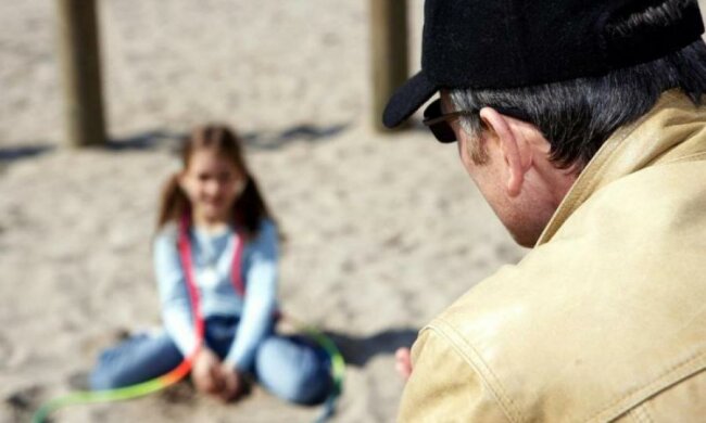 Заманював дітей: під Києвом схопили збоченця, який ховався три роки