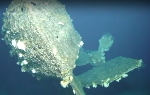Субмарина на дні океану, скріншот: YouTube