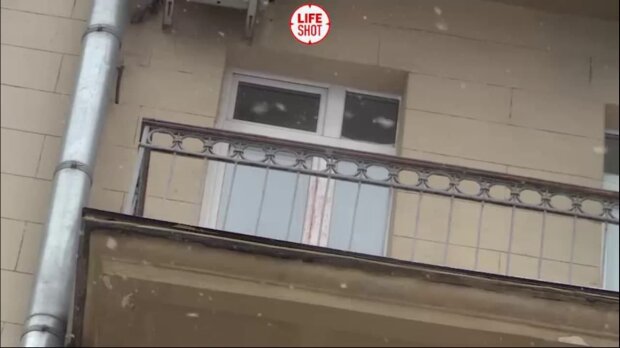 Из окна квартиры заслуженной артистки выпал человек