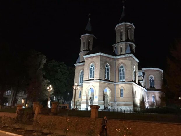 В Черновцах подсветили органный зал, фото с Фейсбук