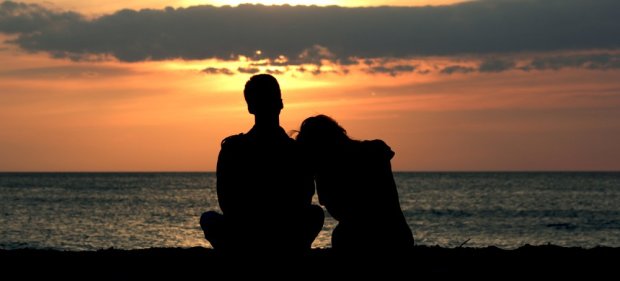 Пара пенсионеров решилась кардинально изменить свою жизнь: хочу сесть рядом с ней на пляже, пить коктейль и смотреть на закат солнца