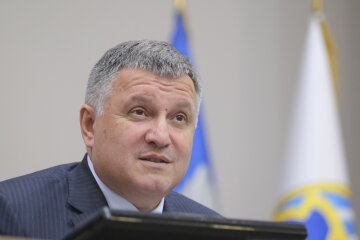 Главное за ночь: импичмент Зеленского, возвращение Цемаха, отставка Авакова и новая коммуналка зимой