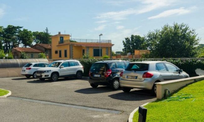 Ни себе, ни людям: киевские отморозки снова отличились мастерством парковаться