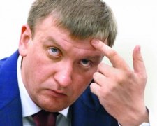 ГПУ вызывает на допрос главу Минюста Петренко