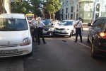 На Львівщині некерована автівка розчавила жінку: медики примчали вже за холодним тілом