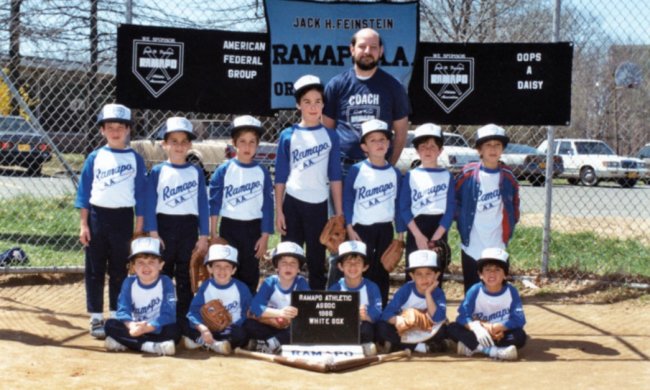 Статеве дозрівання з 2 років: чоловік розповів про важке дитинство