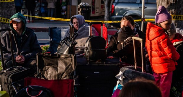 200 українських біженців в очікуванні притулку в США, фото: CNN.