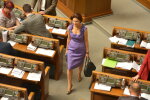 Як нардепи голосували за імпічмент: Тимошенко в жалобі, а соратниці Зеленського і Вакарчука в сексі сукнях