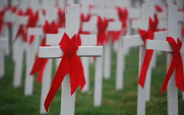 Всесвітній день пам'яті жертв СНІДу 20 травня: трагічні факти про хворобу