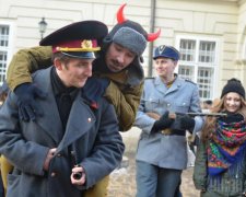 Львів'яни вертепують у костюмах воїнів УПА (фото)