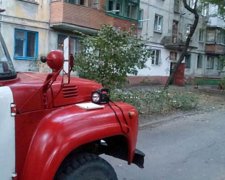 В Мариуполе многоэтажку обстреляли из гранатомета (фото)