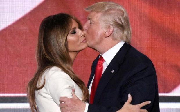 Трамп вразив своїм піклуванням про дружину після операції
