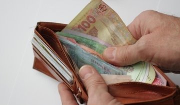 Підвищення зарплат: чи допоможе зайва "сотня" українцям
