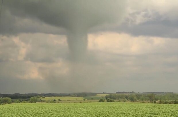 торнадо в США, скриншот с видео