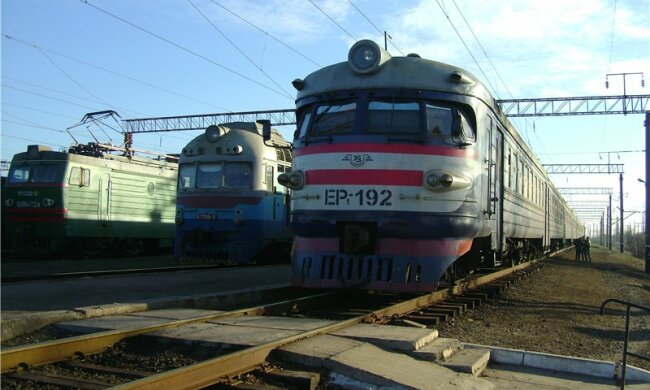 "Кросс" перед носом у поезда: смертельные игры в Никополе ужаснули сеть
