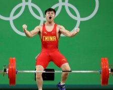 Олимпиада 2016: Китайский тяжелоатлет побил мировой рекорд