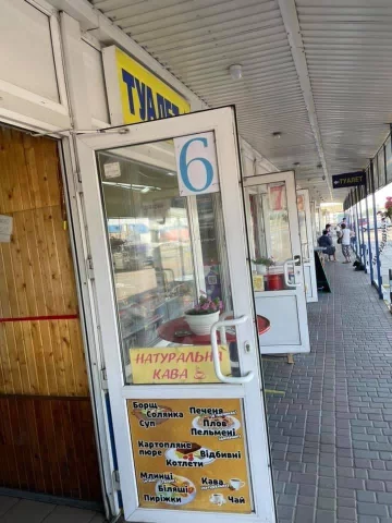 Украинцу продали сосивку с червями, фото из фейсбук