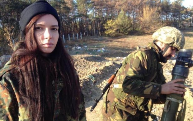 Фотографы показали красоту украинских девушек-бойцов