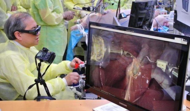 Робота-хирурга поместят в тело пациента (видео)