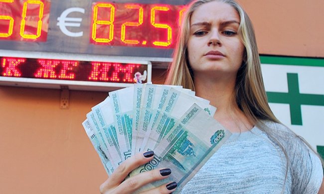 Доллар нокаутировал рубль на фоне событий в Азовском море