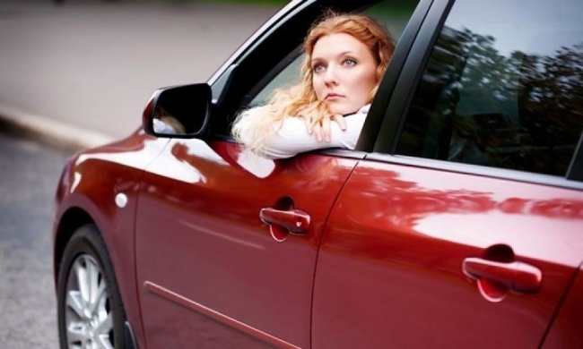 Девушка-водитель застряла на светофоре и стала звездой YouTube