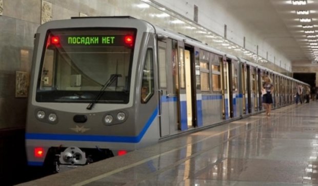 Очередная авария: в московском метро задымился поезд