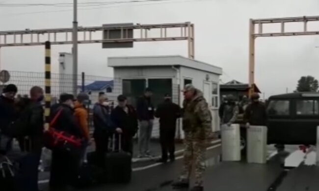 Пропускной пункт на границе, скриншот: YouTube