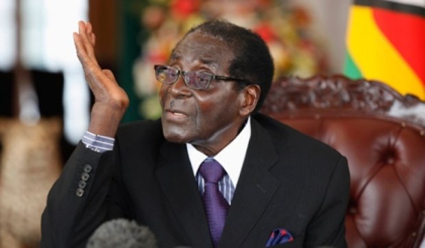 91-летний глава Зимбабве прочитал дважды одну и ту же речь
