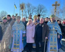 сотни воинов-афганцев молились за погибших товарищей