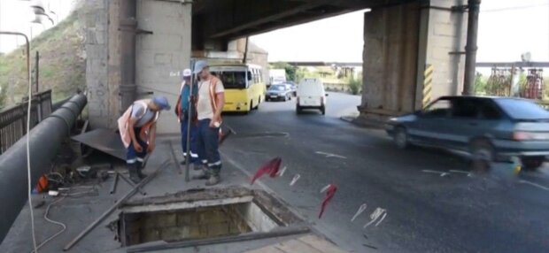 Коммунальщики Кличко оскандалились "креативным" ремонтом моста, украинцы в ярости - "Спасибо, что не изолента"