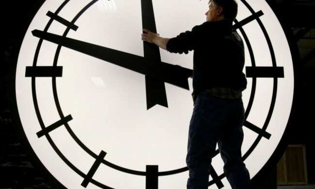 Коли і в яку сторону: українцям нагадали про перехід на літній час