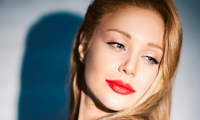 Кароль засветила роскошную грудь в постели: нежность и сексуальность в одном флаконе