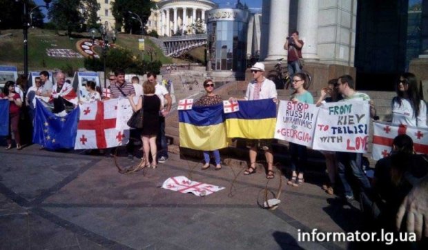  На Майдане грузины протестуют против российской агрессии