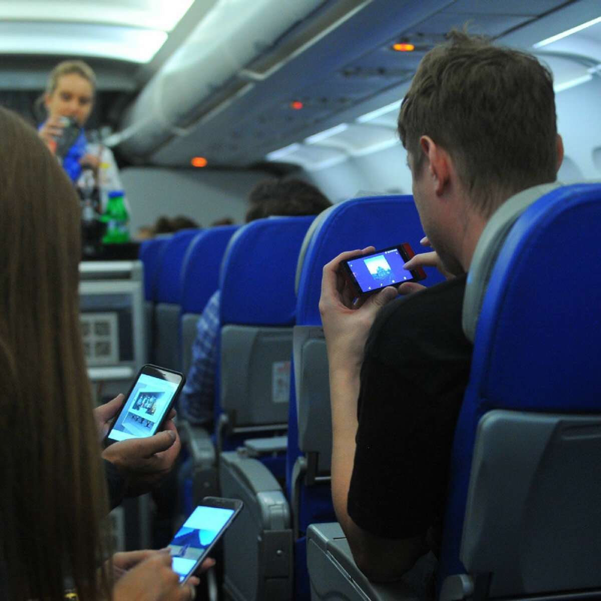 Насколько опасны мобильные телефоны на борту авиалайнера?
