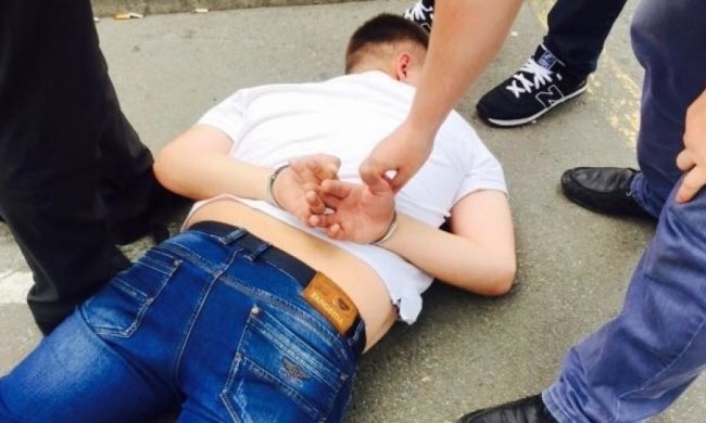 Полицейский торговал документами силового ведомства 