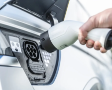 Зарядка електромобіля: фото з вільних джерел