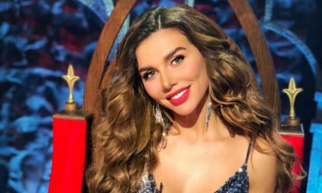Седокова з подругами засвітили відразу три великих персика: фото 18+