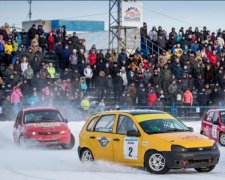 Любимая модель автогонщиков решила не отказывать никому: фото