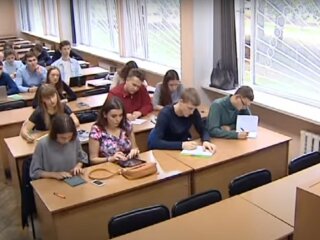 студенти, скріншот з відео