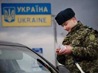 Перевірка документів на кордоні, фото із вільних джерел