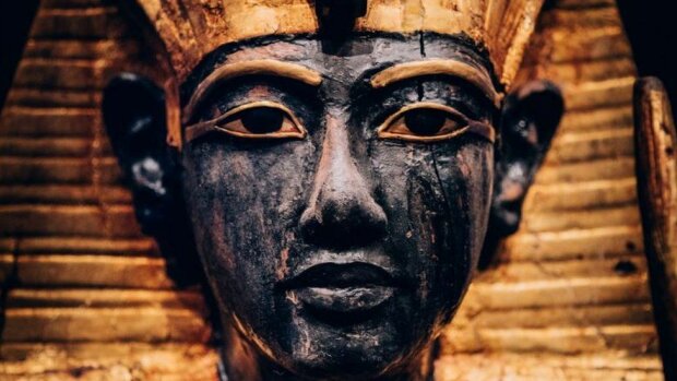 Найден легендарный "Глаз фараона", исцелявший своего хозяина: реликвия пряталась тысячи лет, исторические кадры